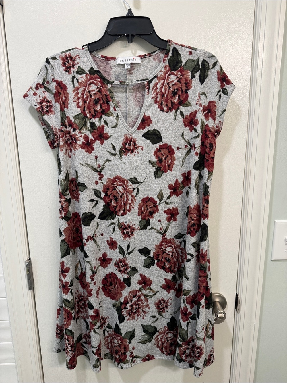 Floral Notch-Neck Swing Top - Gray with Burgundy Flowers